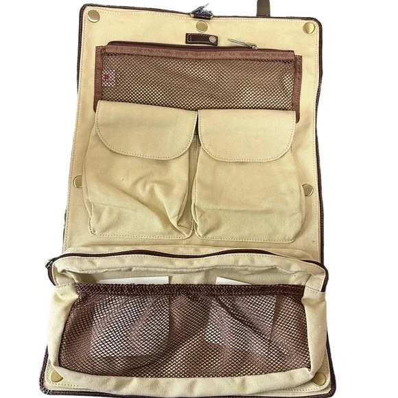 Red Envelope Luxury Leather Excursion Travel Toiletries roll Case - Picture 3 of 6